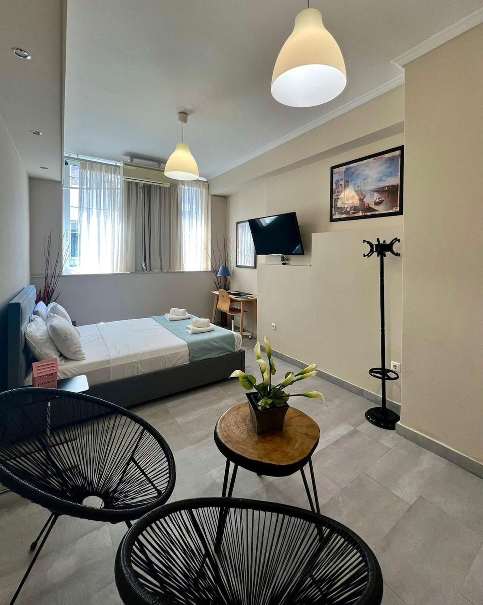 Superhost Hub #103 Plaka - Monastiraki Apartment Athena Bagian luar foto